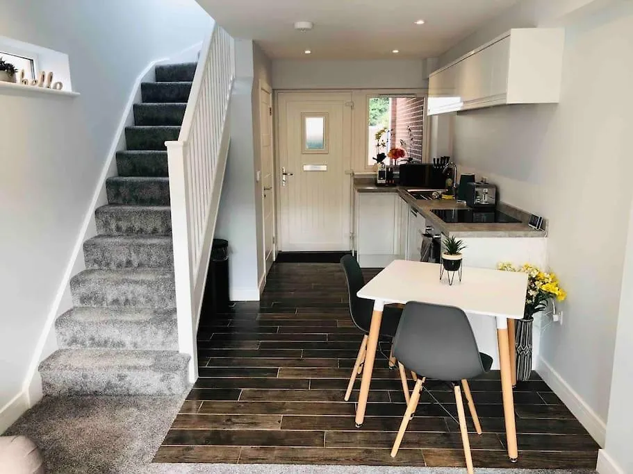 Holiday home Centrally Situated House Plus Private Parking Cheltenham