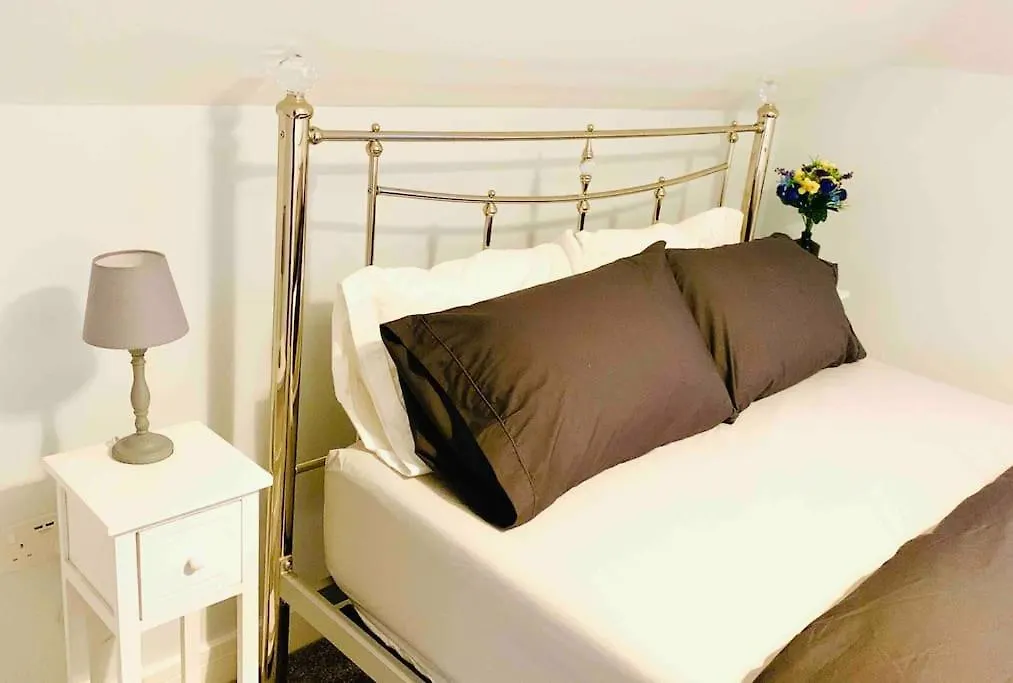 Centrally Situated House Plus Private Parking Cheltenham Holiday home