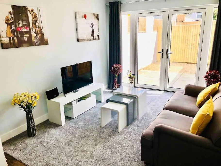 Centrally Situated House Plus Private Parking Cheltenham 0*,  United Kingdom
